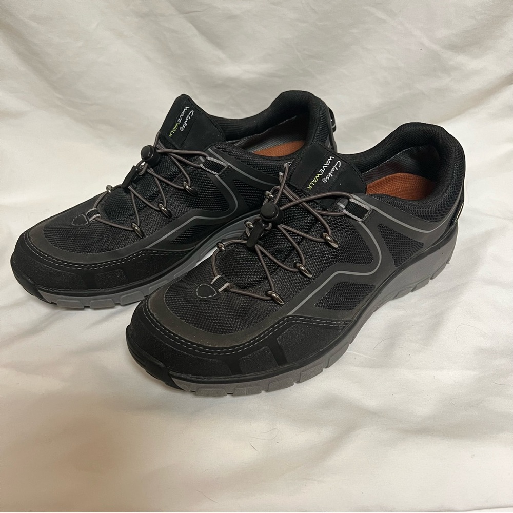 Clarks Wave Walkers. Size 8.